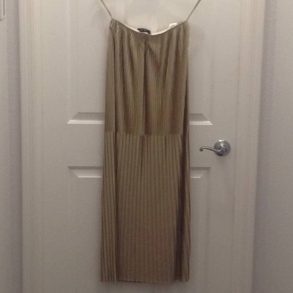 Pleated maxi skirt Miss Selfridge